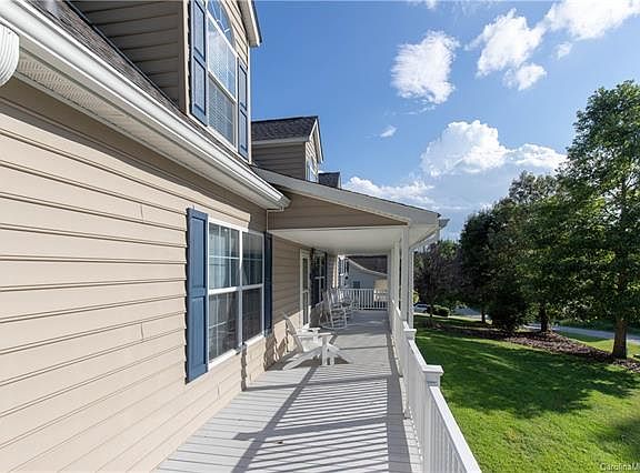 3rd image of 198 Olympia Dr