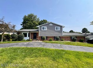 3168 Shawnee Ln, Waterford, MI