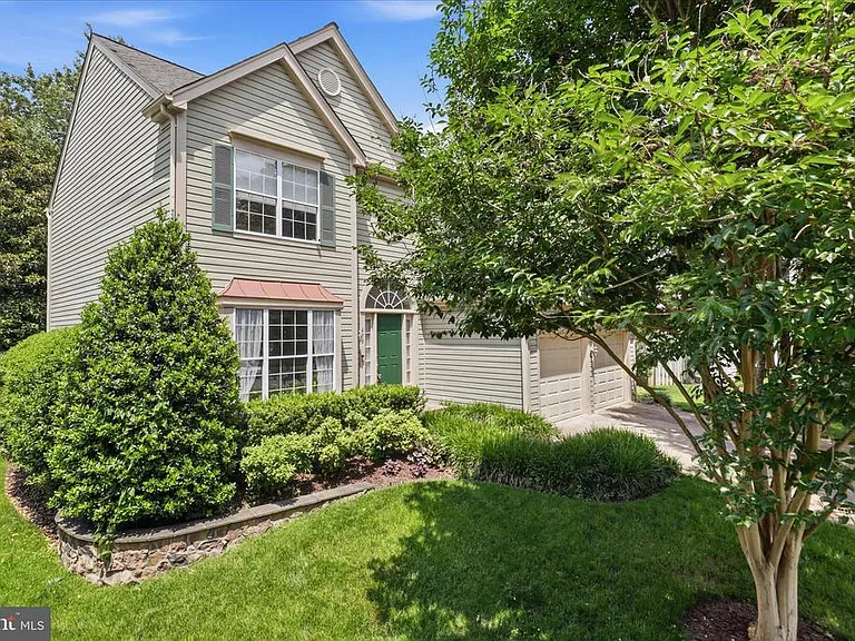 408 Huntfield Ct NE — Photo 3