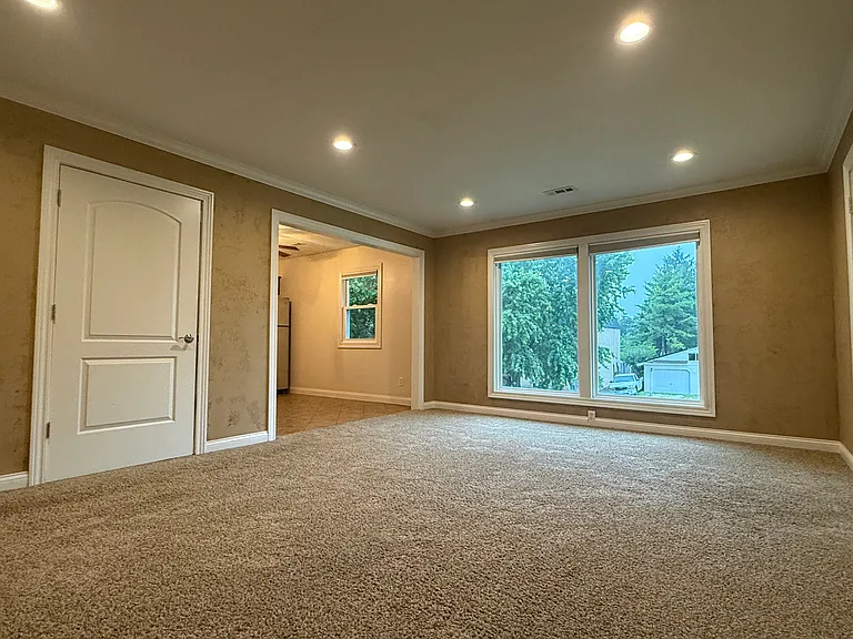 105 Floss Mar Ct — Photo 3