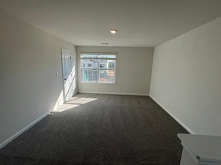2148 Vanderlyn St — Photo 18