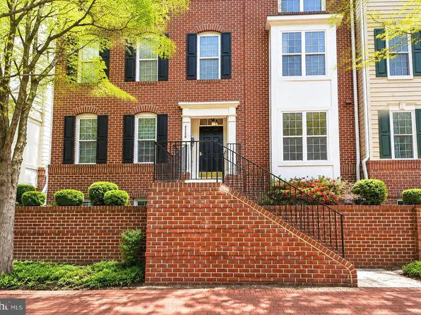 8856 Ashgrove House Ln APT 102, Vienna, VA 22182