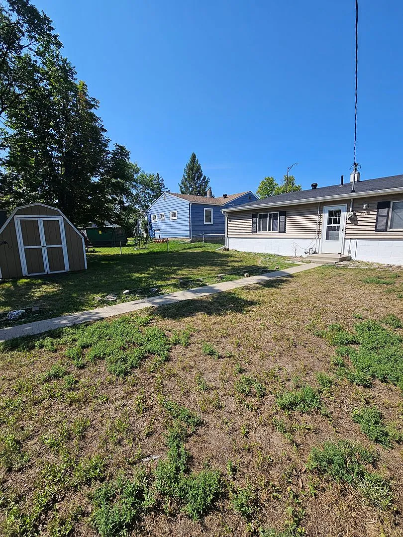 4 Bed | 1 Bath | Single-Level Living| South — Photo 2