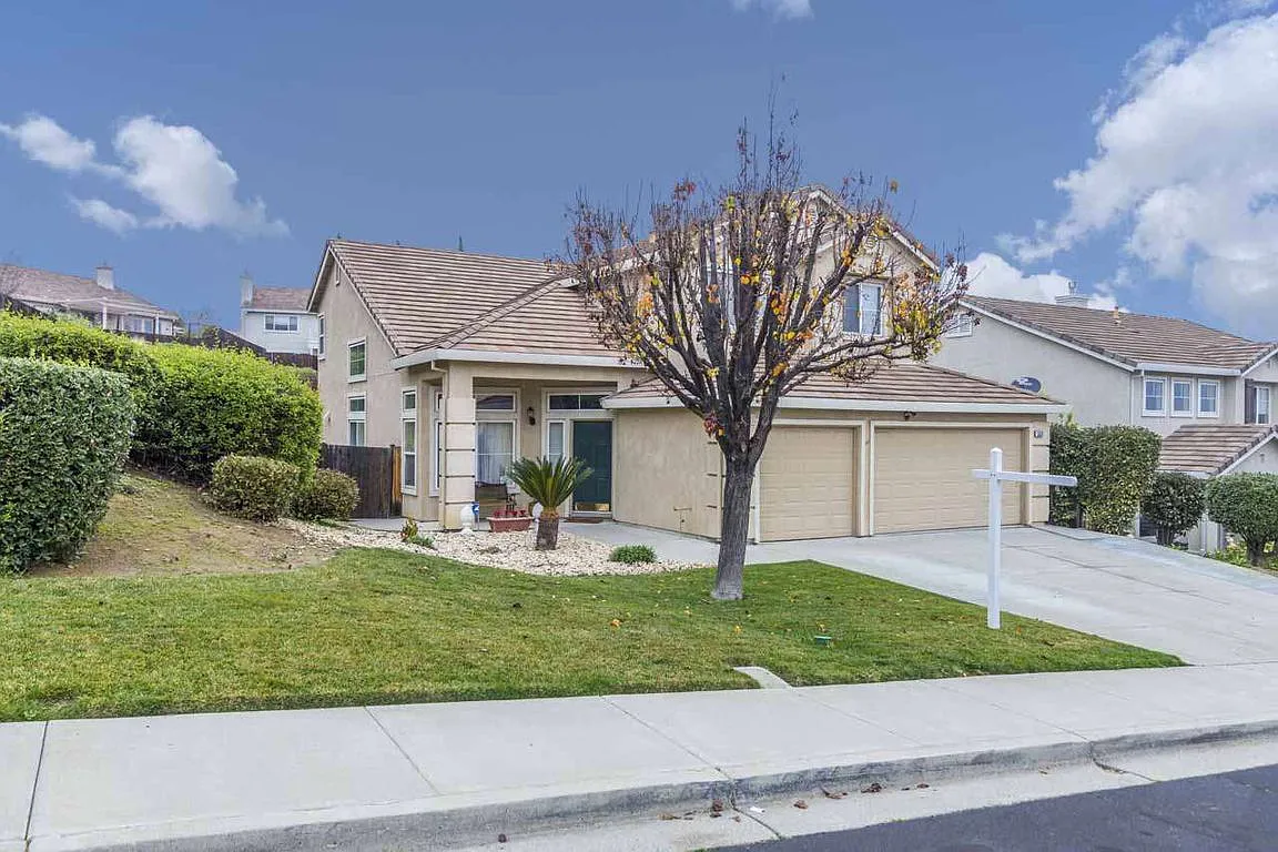 3830 Hummingbird Dr photo 1