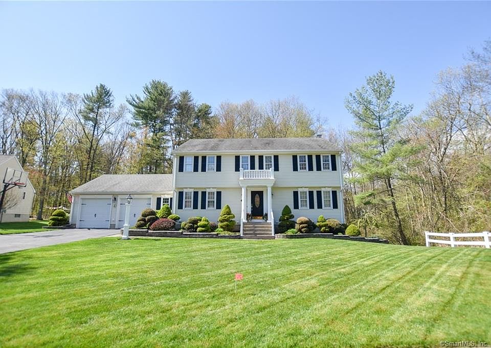 1st image of 350 Quarry Brook Dr
