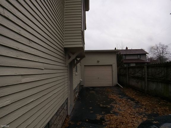 2nd image of 323 W Saginaw St