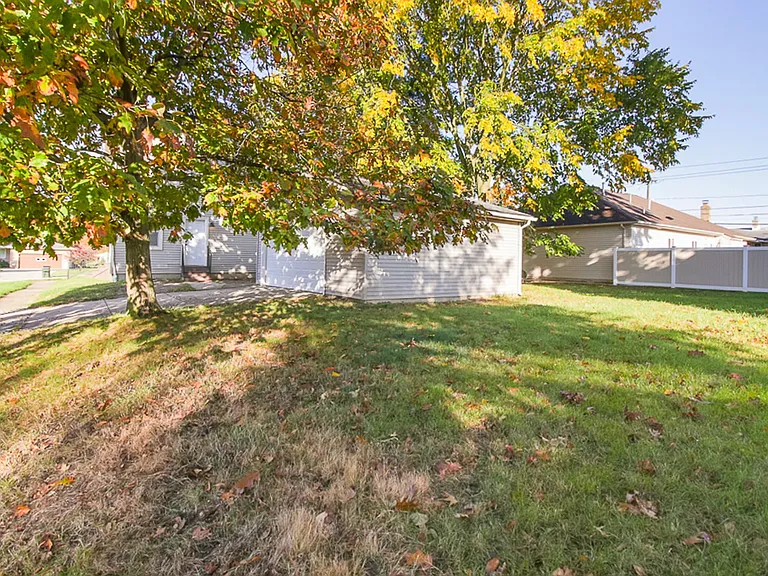 7329 Ward Rd — Photo 44