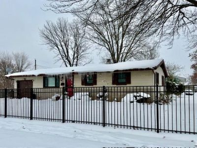 3322 Locke St, South Bend, IN, 46628