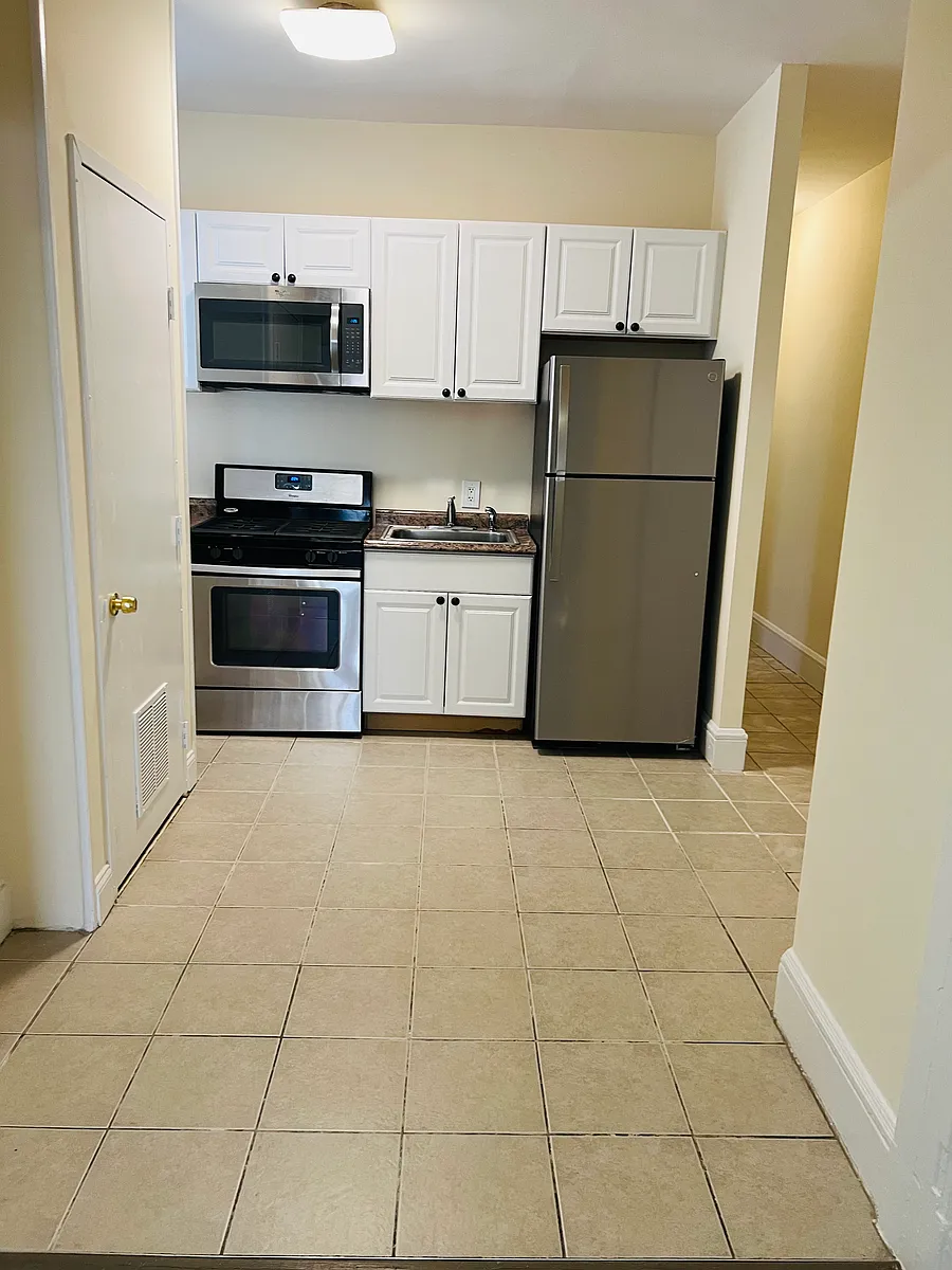 Building Photo - 31 Elm St #31C