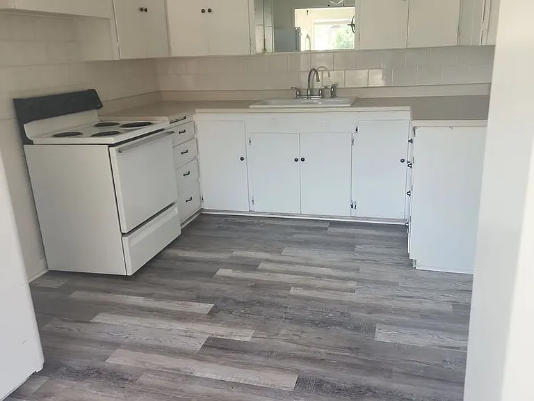 107 N 200 E — Photo 7