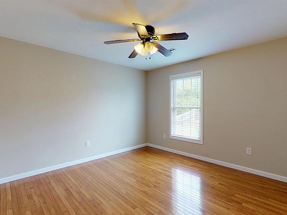 5th image of 277 Harold Dr