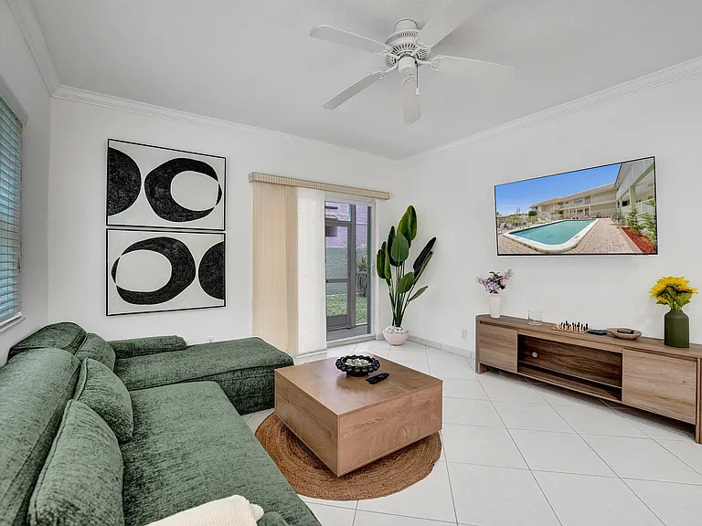 1450 N Riverside Dr #103 — Photo 31