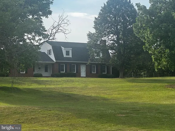 2447 Headquarters Rd, Edinburg, VA 22824