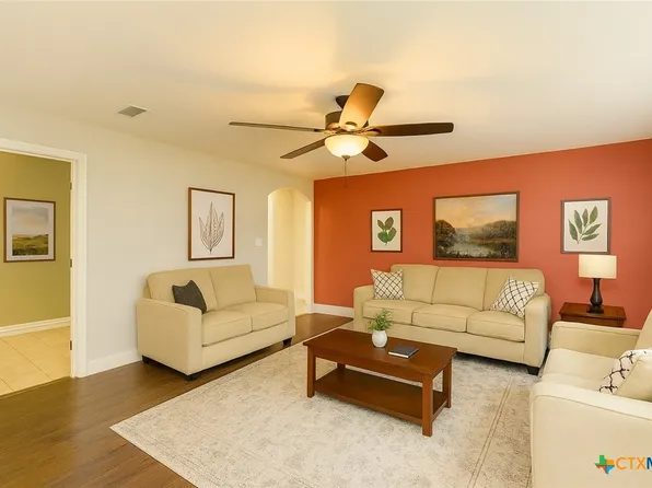 304 S Main St, Elgin, TX 78621
