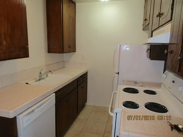 Mesa Manor Apartments — Photo 4