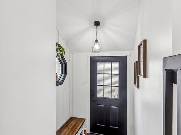 2nd image of 7921 Oak Knoll Ln #7921