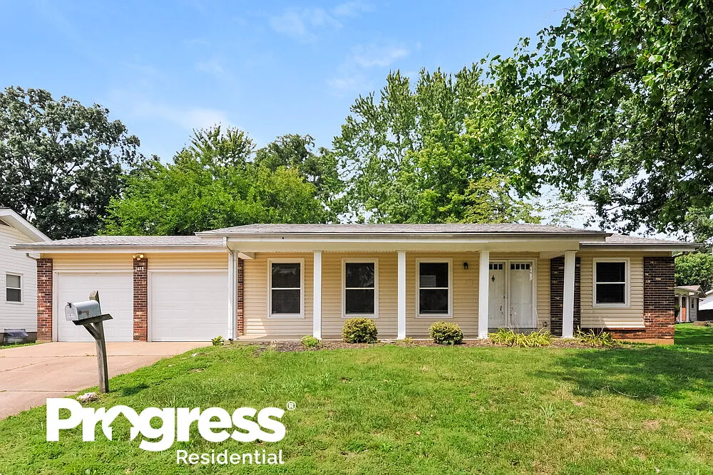 1615 Leisure Dr photo 1