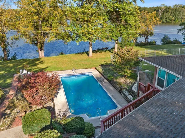 10601 Lagoon Dr, Grabill, IN 46741