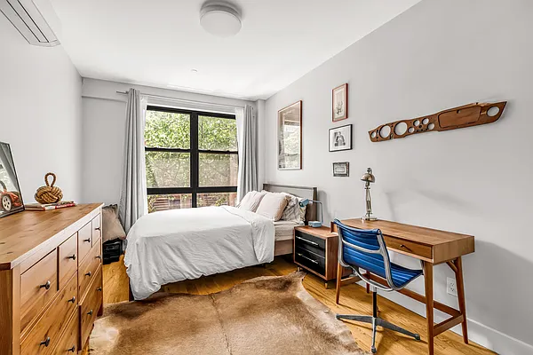 Sold by Sotheby's International Realty | media 4