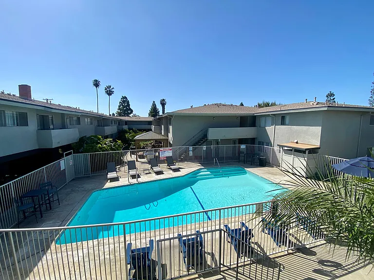 Tustin Palms Apartment Homes — Photo 31