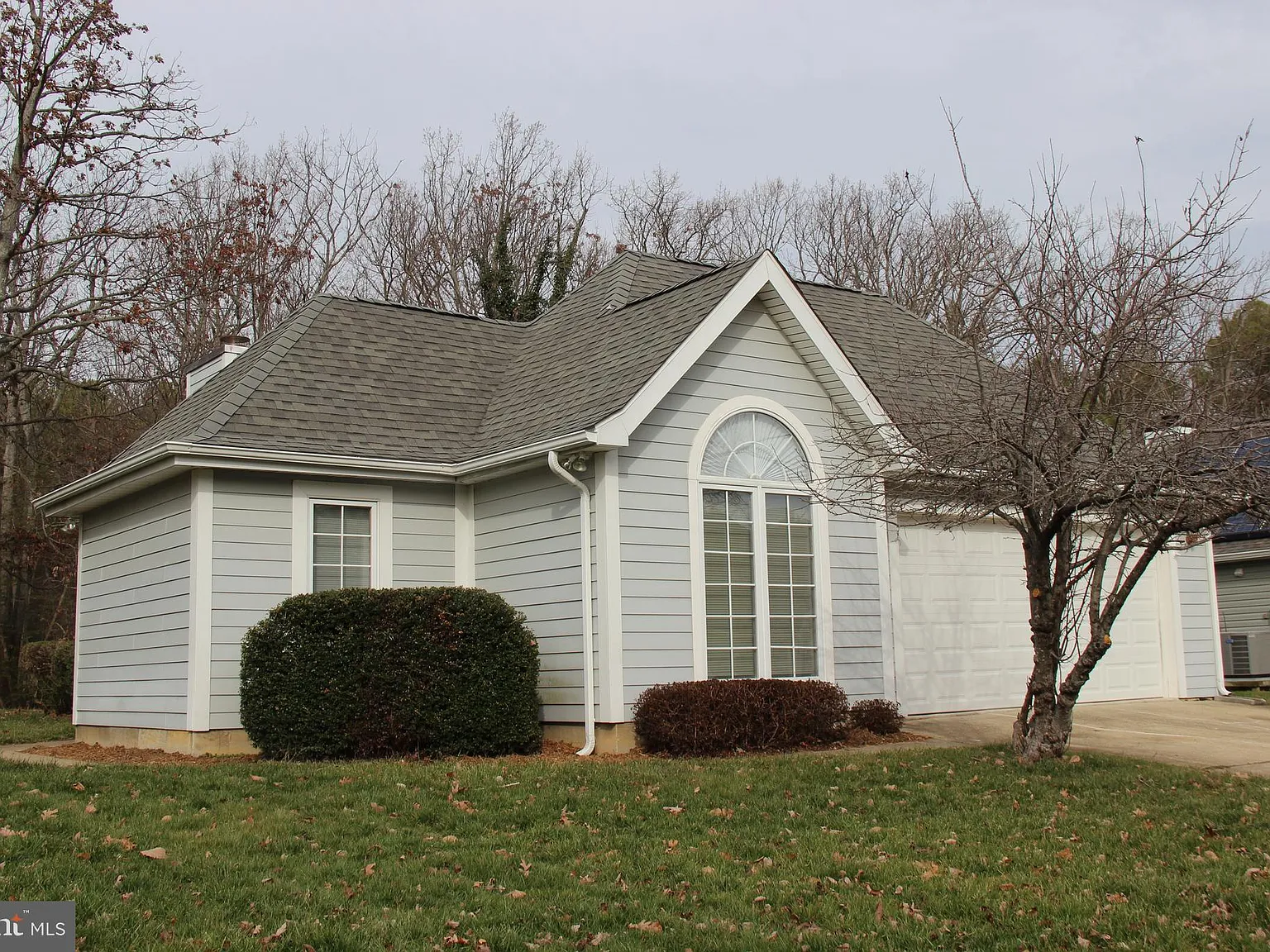 3 bed, 1205 sqft, $2,300 — Photo 1