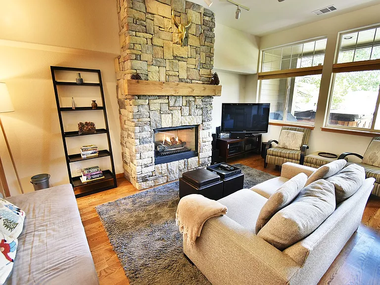 172 Robin Dr — Photo 31