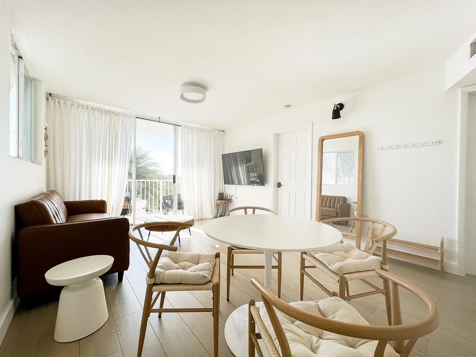 2 bed, 807 sqft, $5,500 — Photo 4