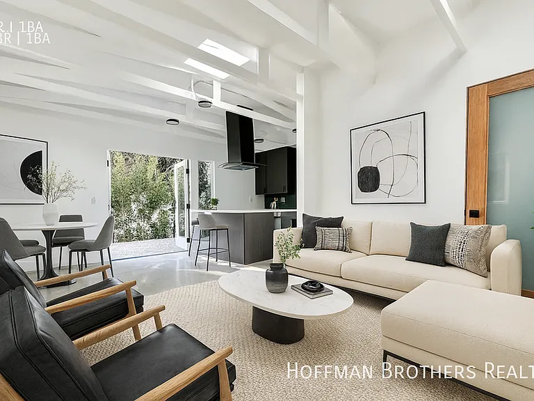1249 1/4 N Beachwood Dr — Photo 10