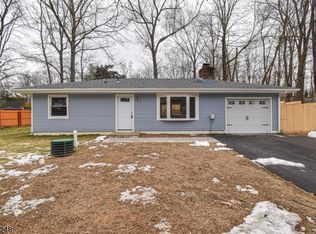 40 Old Coach Rd, Vernon, NJ 07462