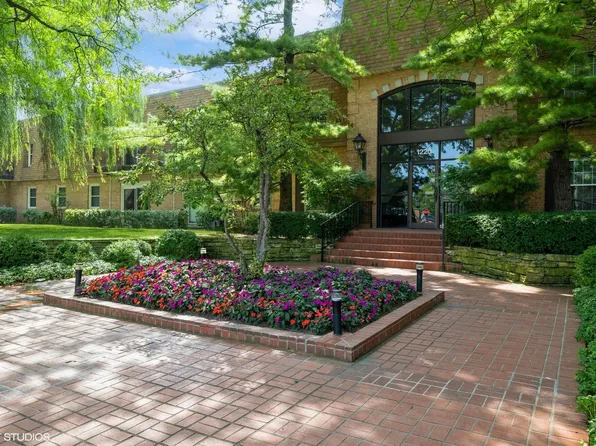 1220 Park Ave W APT 126, Highland Park, IL 60035