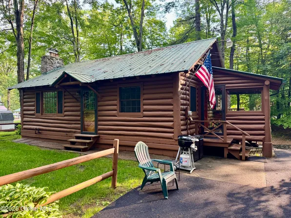 15 Corinth Place, Hadley, NY 12835