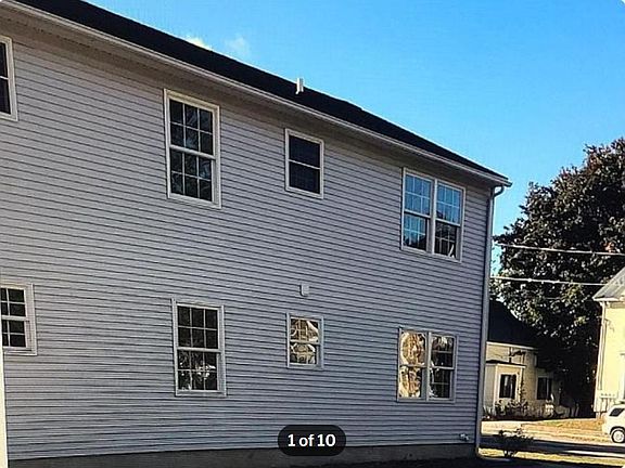 Side building with 2 Parkings