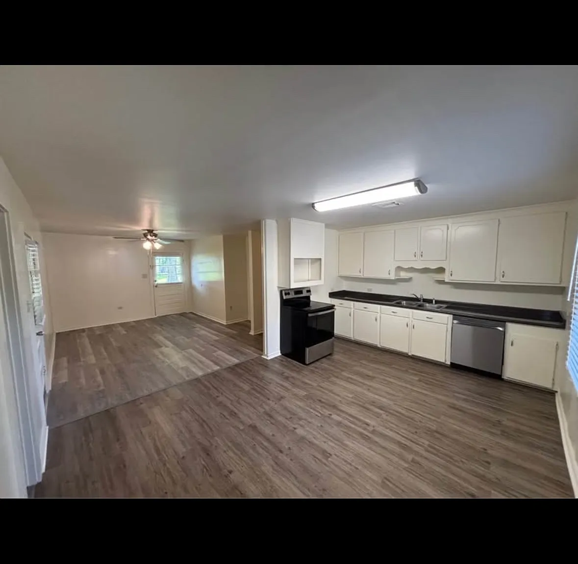 3 bed, 1.5 bath, 1250 sqft, $1,350 — Photo 2