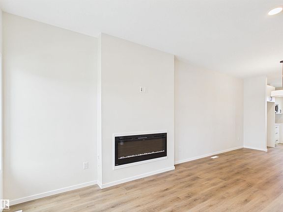5th image of 1094 McLeod Ave