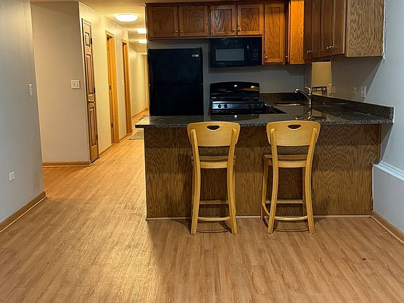 3rd image of 800 S Claremont Ave