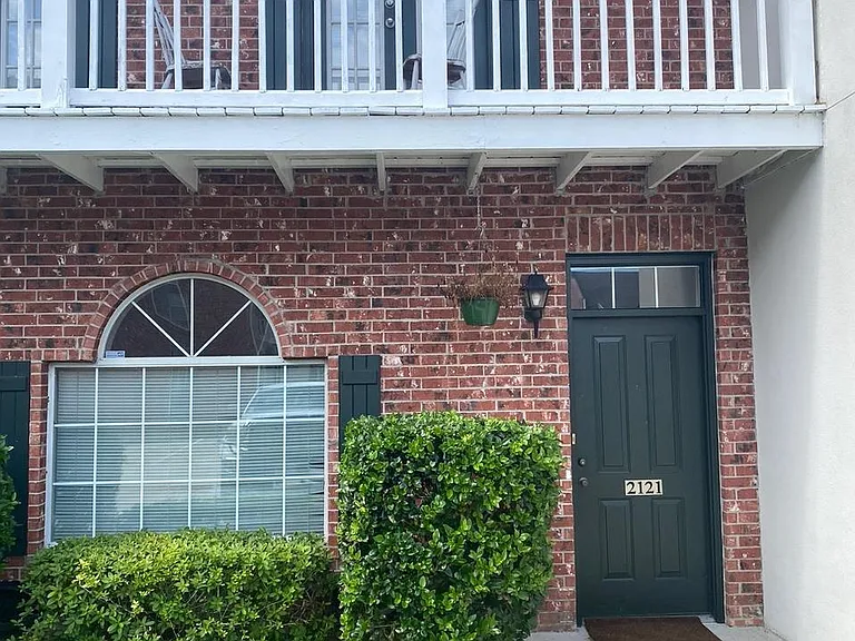 2121 Plantation Ln — Photo 1