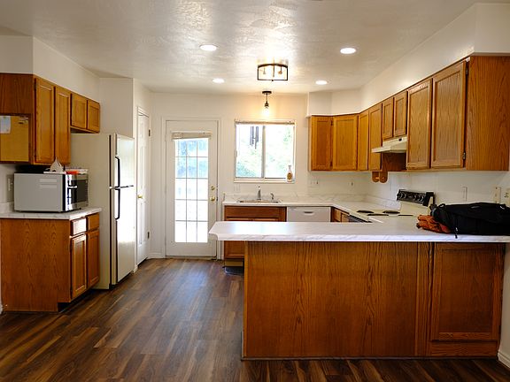 3rd image of 3094 S Lake Meadow Dr