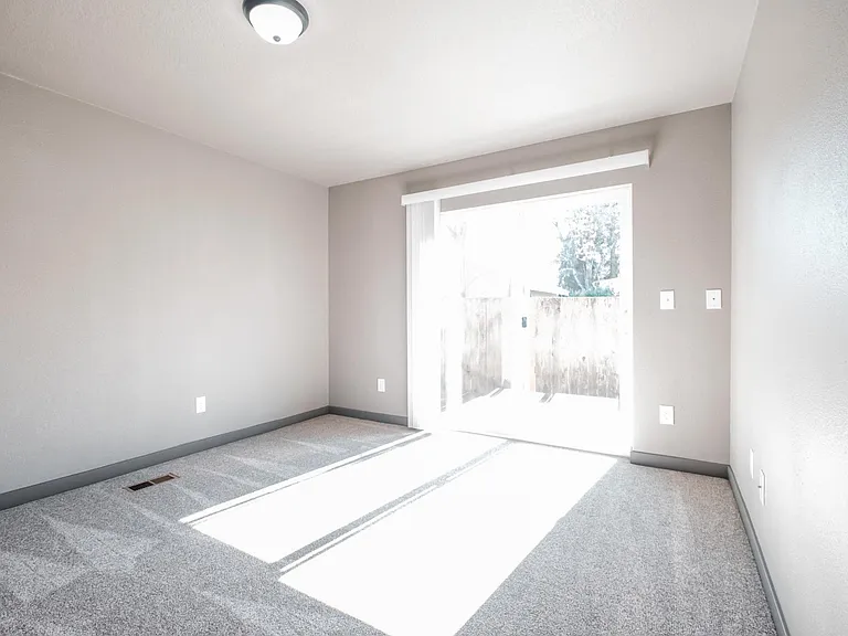 380 24th St NE — Photo 21