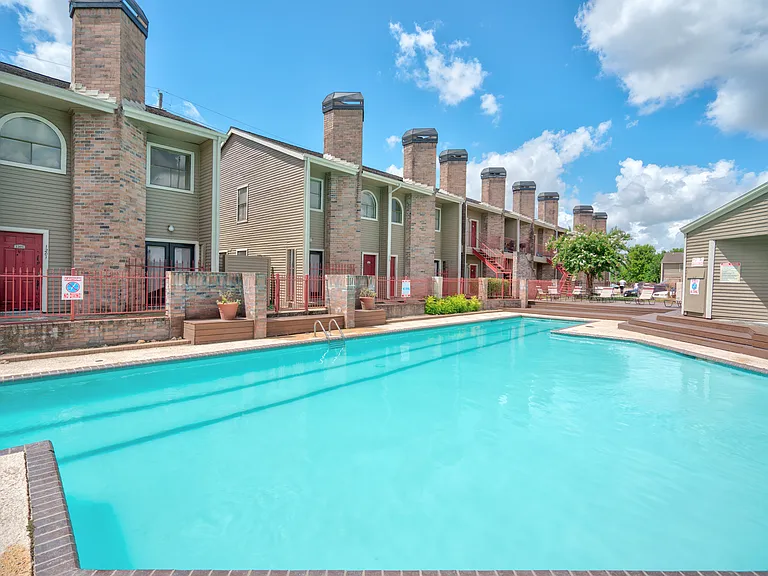 San Marino Apartments — Photo 12
