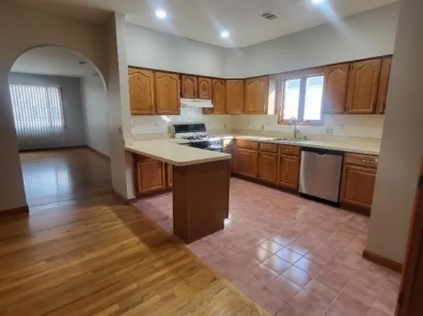 14 Marne St, Newark, NJ 07105