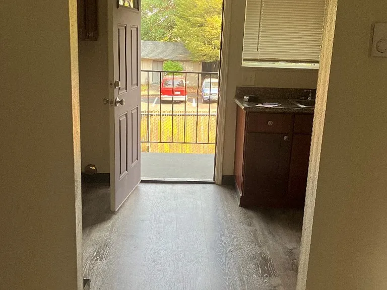 9151-9151 SE Crystal Springs Blvd #9151 — Photo 3