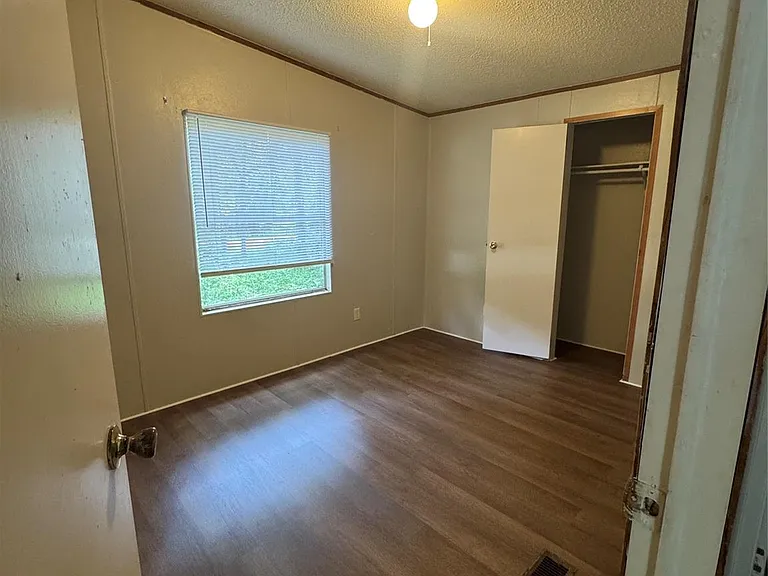 15240 Paradise Ct — Photo 9