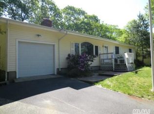 39 Ridgewood Ln, Hampton Bays, NY 11946