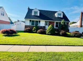 1705 Royal Rd, East Meadow, NY 11554