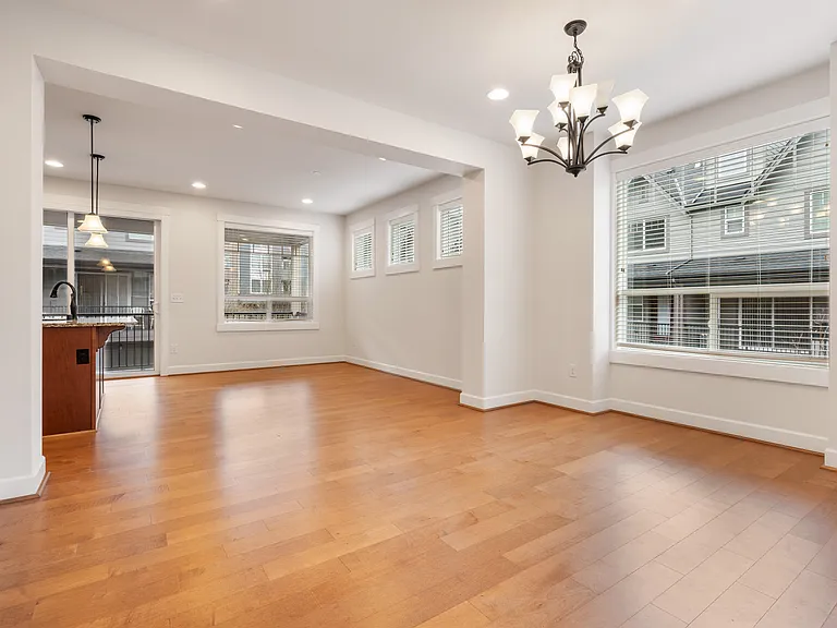 1316 Chelsea Walk NE — Photo 5