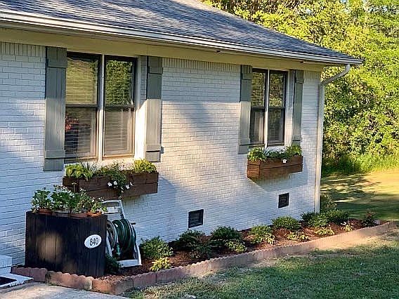 3rd image of 840 Skyhaven Dr