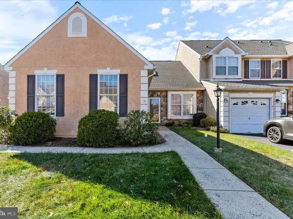 78 Wheatsheaf Ln, Norristown, PA 19403