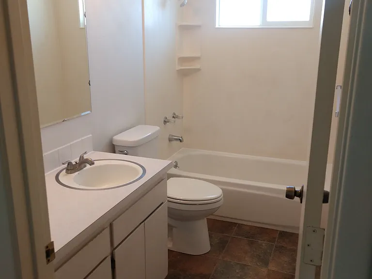 816 NW 2nd St — Photo 6