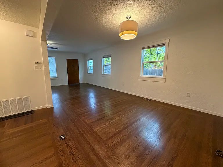 531 Elefa St — Photo 6