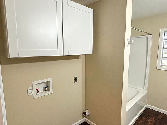 4th image of 512 Southlawn St